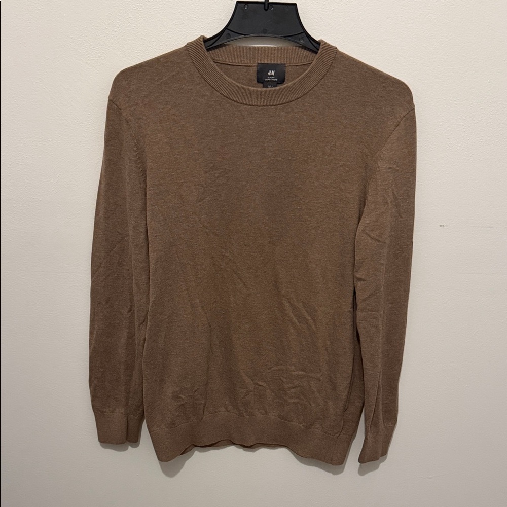 Men’s brown long sleeve sweater